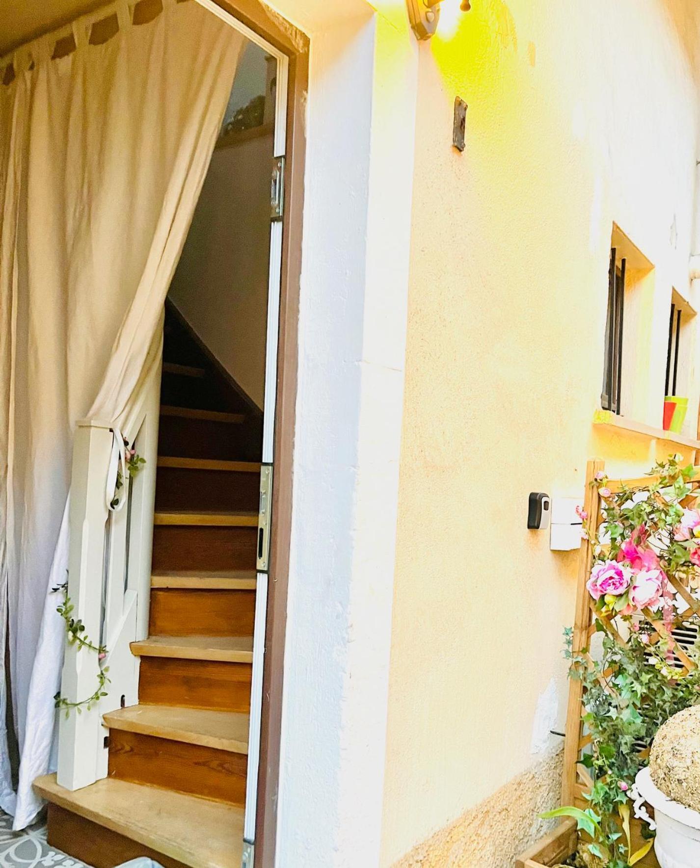 Etage Entier Prive, 45m2 Chez Regine Holiday home