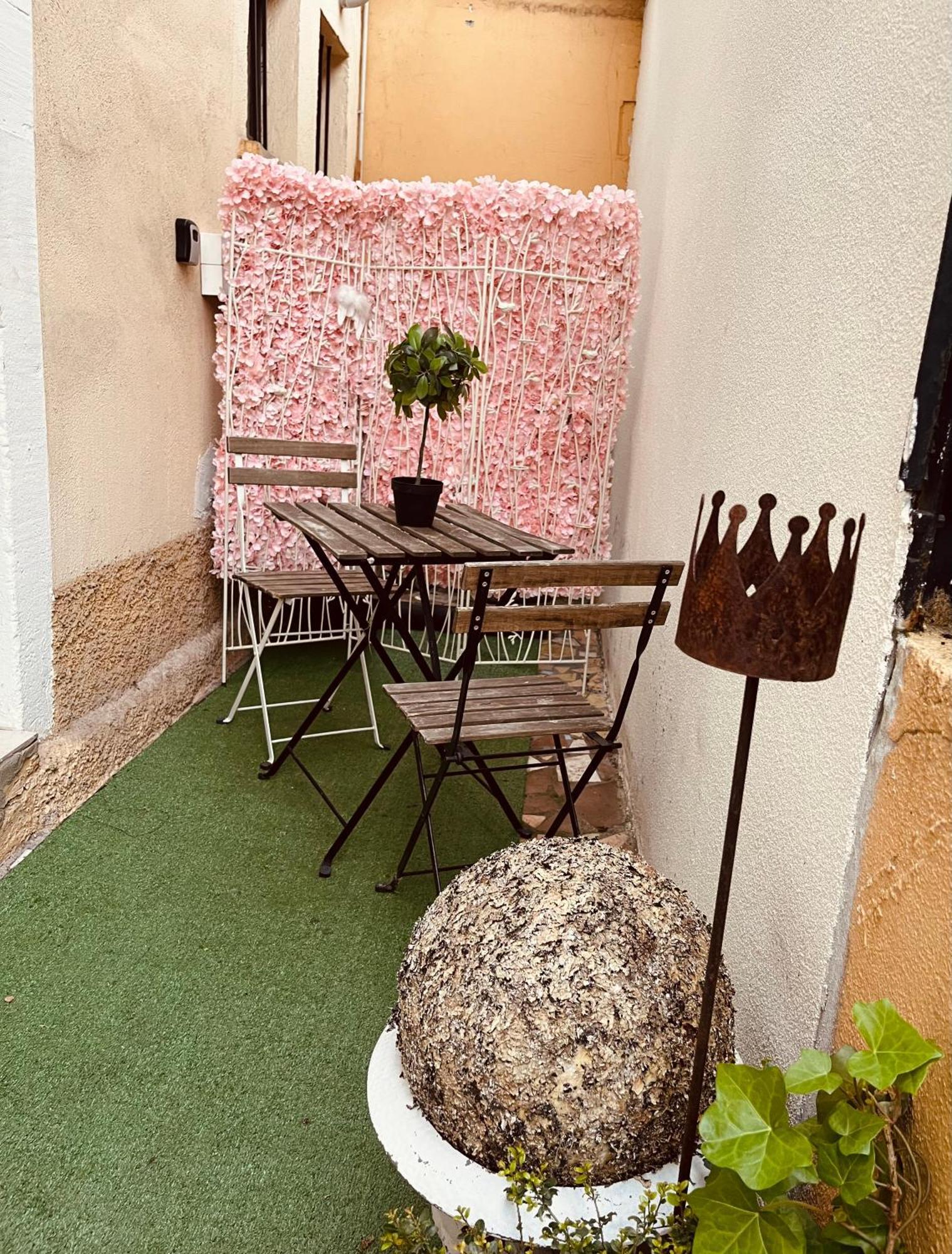 Etage Entier Prive, 45m2 Chez Regine Holiday home
