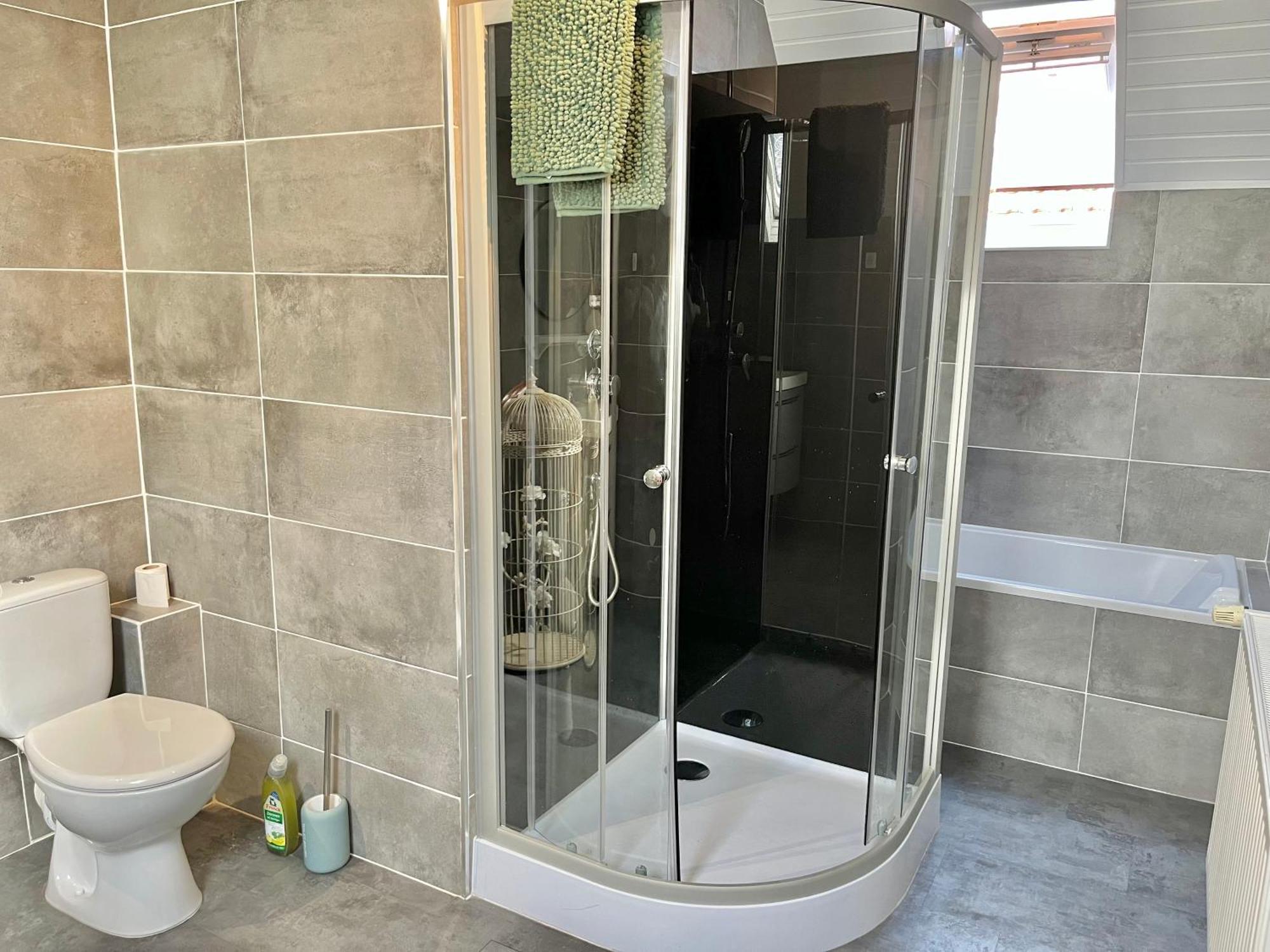 Etage Entier Prive, 45m2 Chez Regine Holiday home